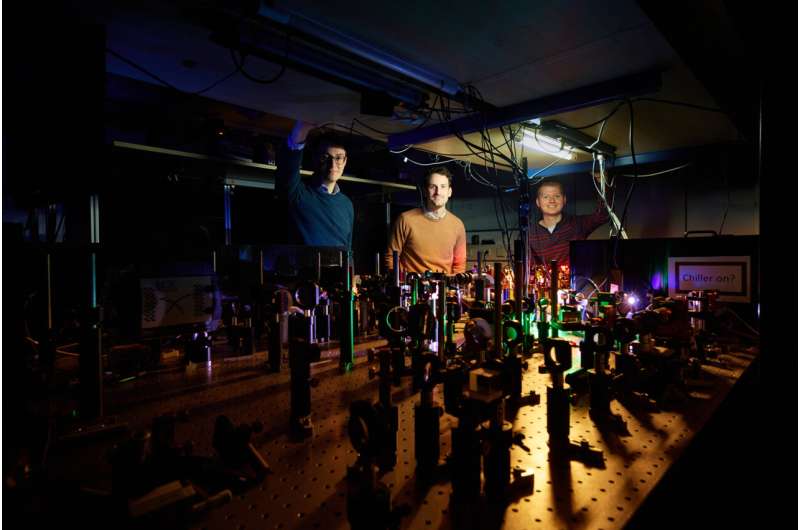 Physicists create extremely compressible &quot;gas of light&quot;
