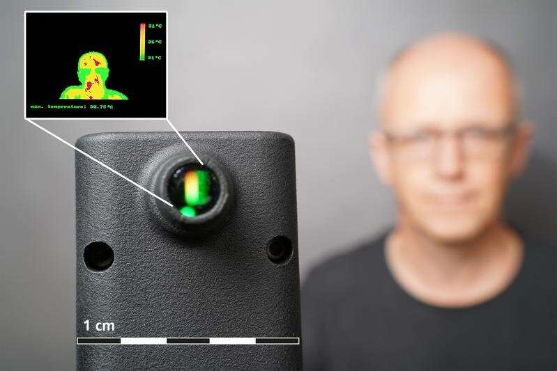 Power-saving OLED microdisplays for body temperature screening via thermal imaging