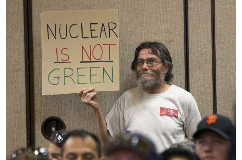 Race to cut carbon emissions splits U.S. states on nuclear