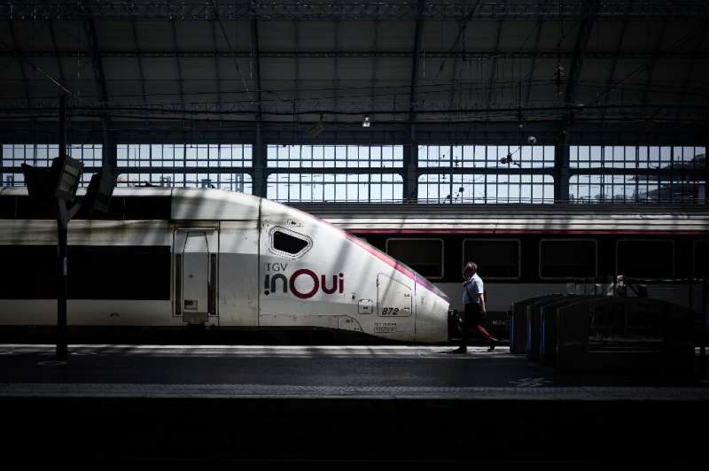 Rail operator SNCF has warned of delays from heat warping the rails