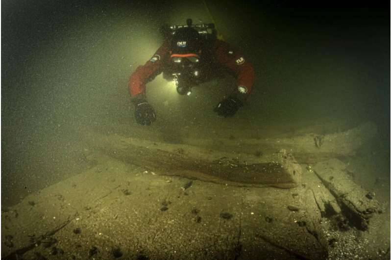 Research team examines recently discovered wreck from the 17th century