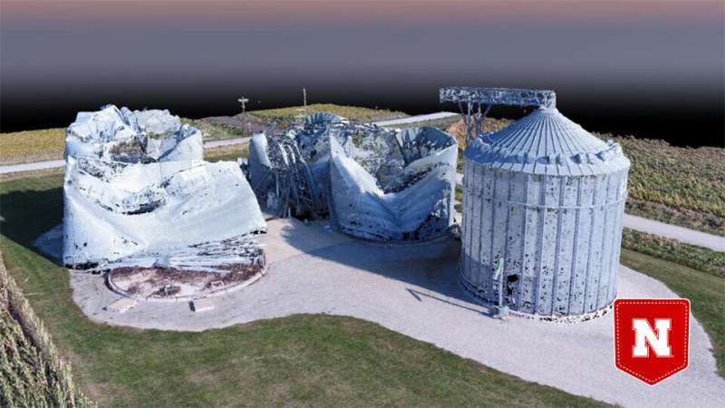 Des chercheurs enquêtent sur le mystère du dernier silo à grains debout après le derecho de 2020