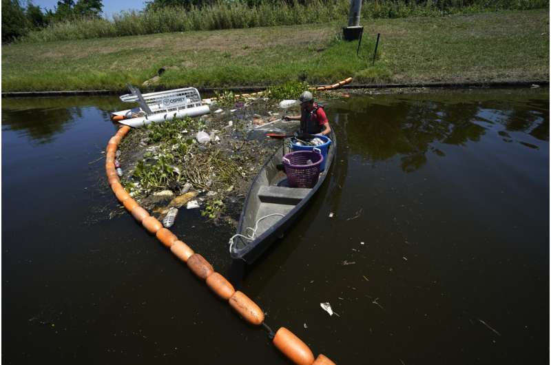 River trash traps chew at huge ocean plastics problem
