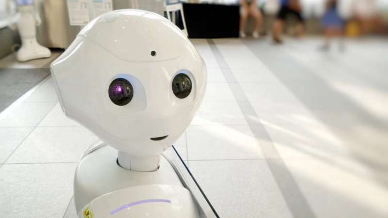 Robots that recognize and express intentions