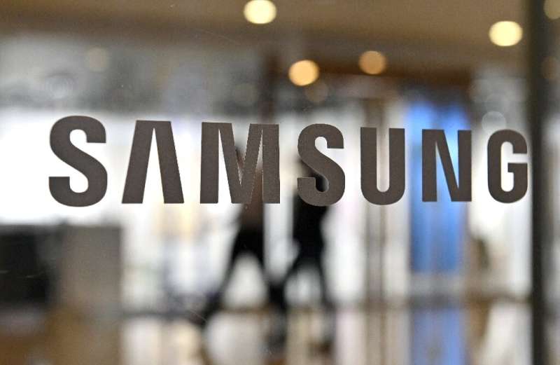 Samsung Electronics expects operating profits for the first quarter to rise 50.3 percent