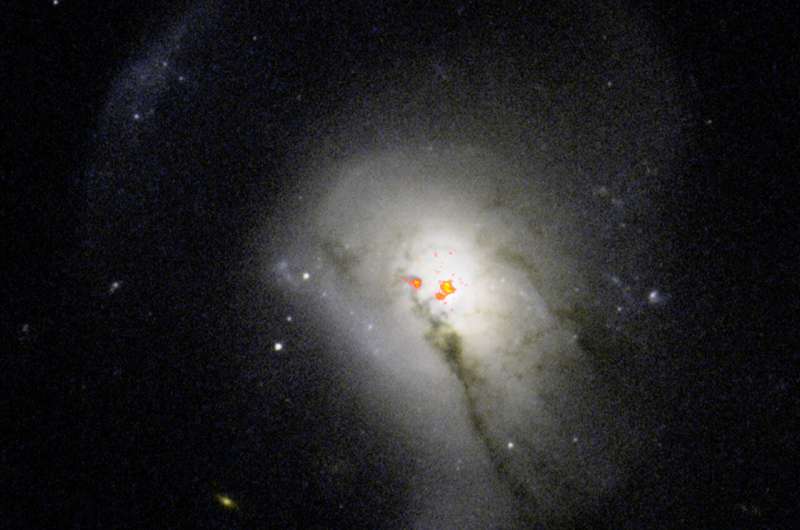 वैज्ञानिकों ने प्लेन साइट में छिपी स्टारबर्स्ट आकाशगंगाओं से मायावी गैस का पता लगाया
