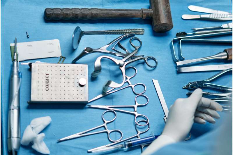Sharp tools reduce infection risk in bone surgeries