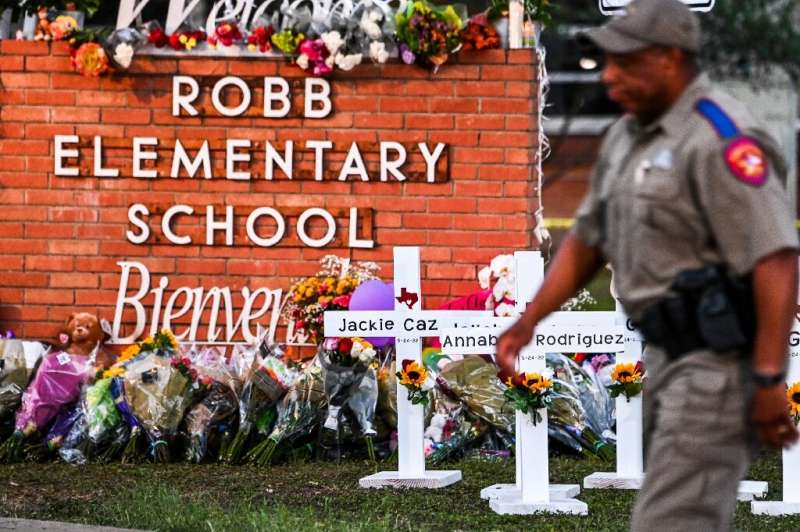 Peu de temps après l'attaque du 24 mai contre une école du Texas qui a tué 21 personnes - dont 19 enfants - affirme qu'il s'agissait d'un 