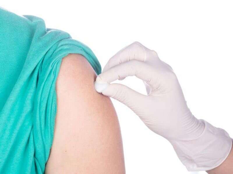 Simultaneous flu vaccine, COVID-19 booster safe
