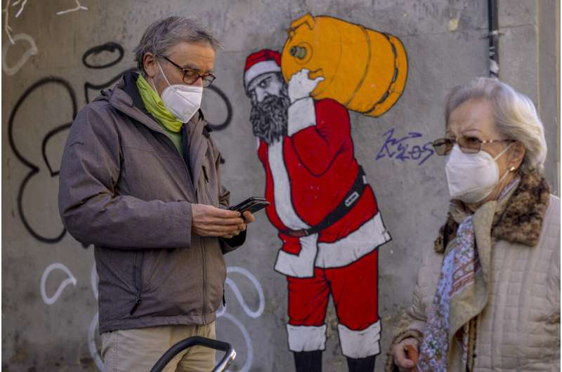 Spain to drop masks outdoors as omicron surge decelerates
