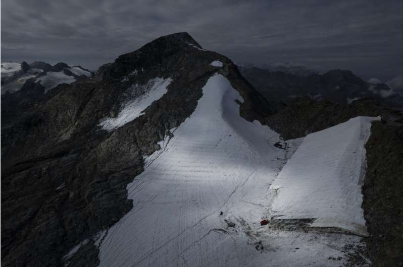 Study: Heat wave led to unprecedented melt of Swiss glaciers
