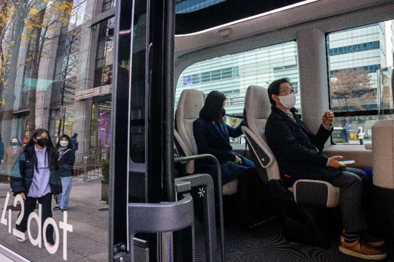 Buses use cameras and lasers for navigation instead of expensive sensors
