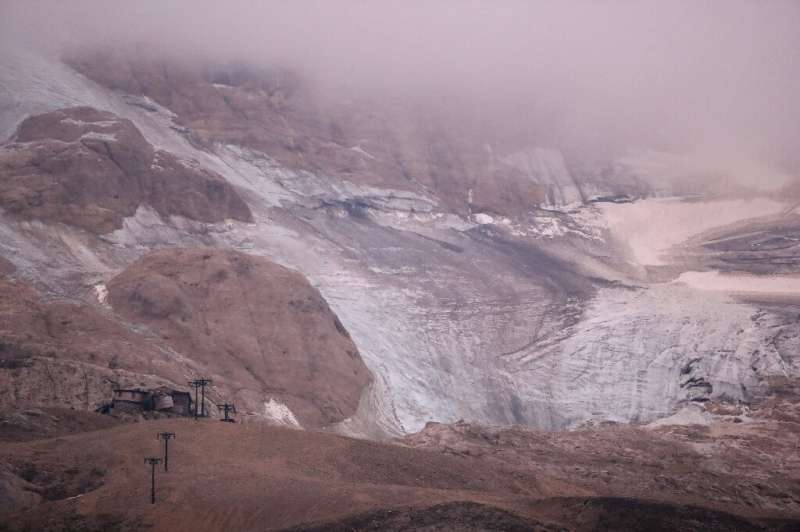 Le glacier Marmolada est le plus grand de la chaîne de montagnes des Dolomites