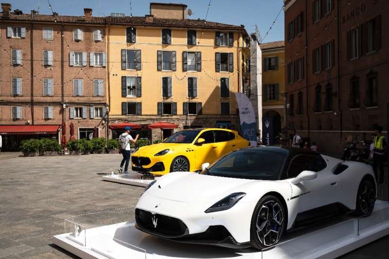 The sector records a turnover of 16 billion euros a year, with Bugatti, Ferrari and Lamborghini all posting record results in 20