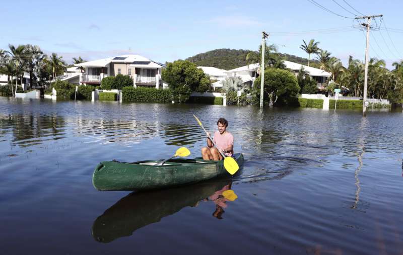 Thousands evacuate worst Australian floods in over a decade
