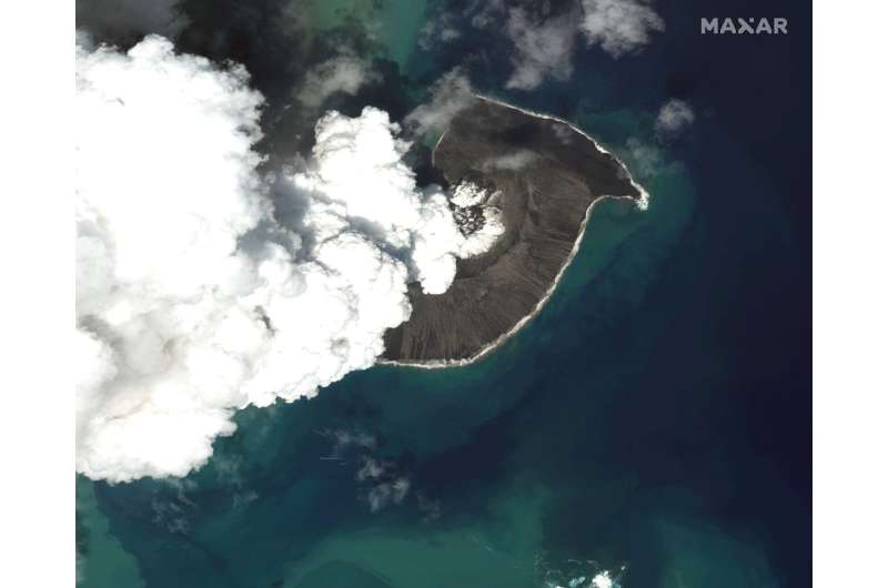 سه تا از جزایر کوچکتر تونگا در اثر سونامی به شدت آسیب دیده اند