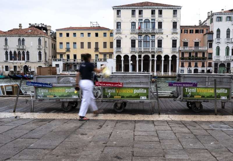 Tourism contributes to between 28 and 40 percent of garbage production depending on the season in Venice