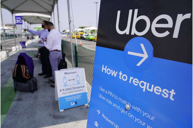 Uber posts 4Q profit as ride-hailing service bounces back