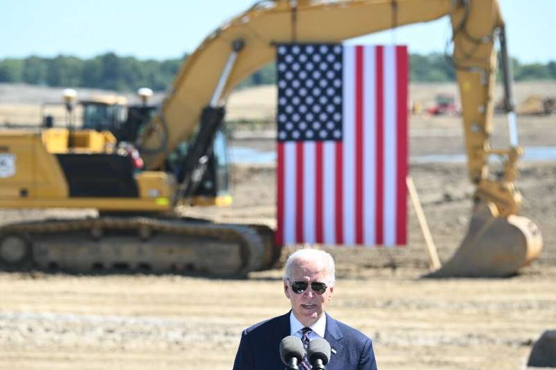 Le président américain Joe Biden a visité le site d'une future usine de semi-conducteurs d'Intel dans l'Ohio et en voit maintenant une autre, construite par TSMC, 