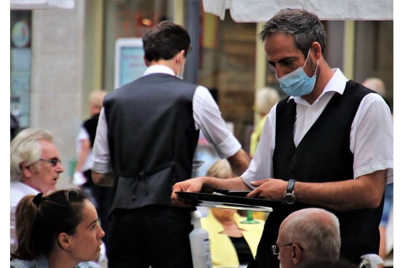 waiter with mask