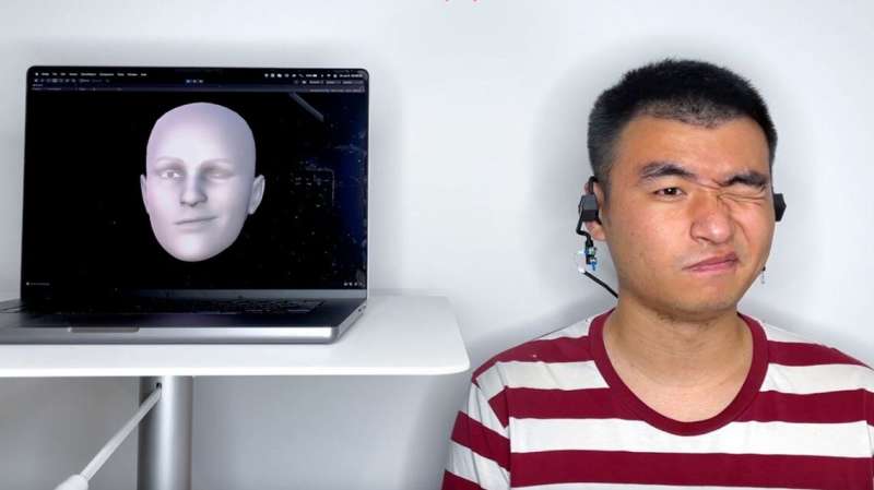 Un appareil portable utilise un sonar pour reconstruire les expressions faciales
