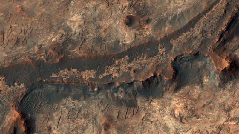 Why did Mars dry up?  New study points to unusual responses