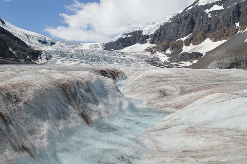 Wildfire smoke accelerates glacier melt, affects mountain runoff