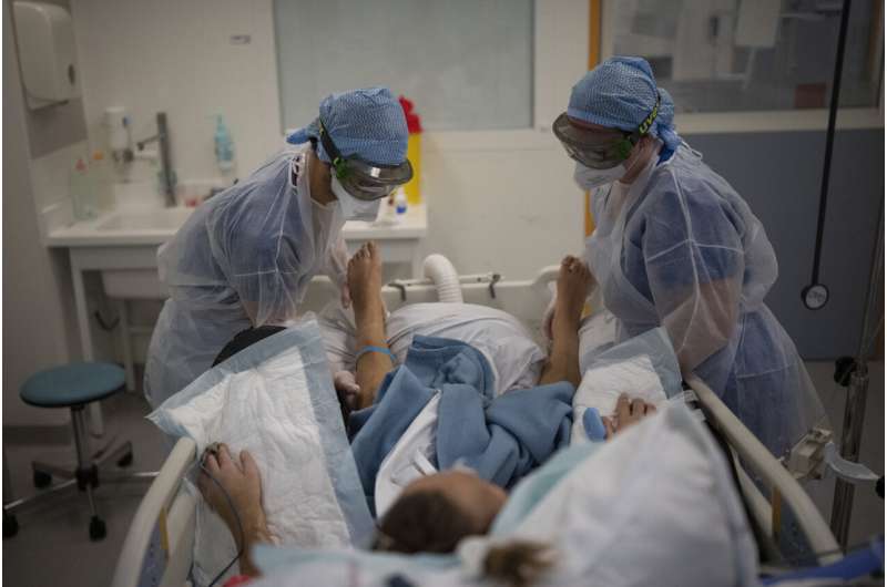 面对新冠肺炎疫情:法国允许感染病毒的医护人员工作