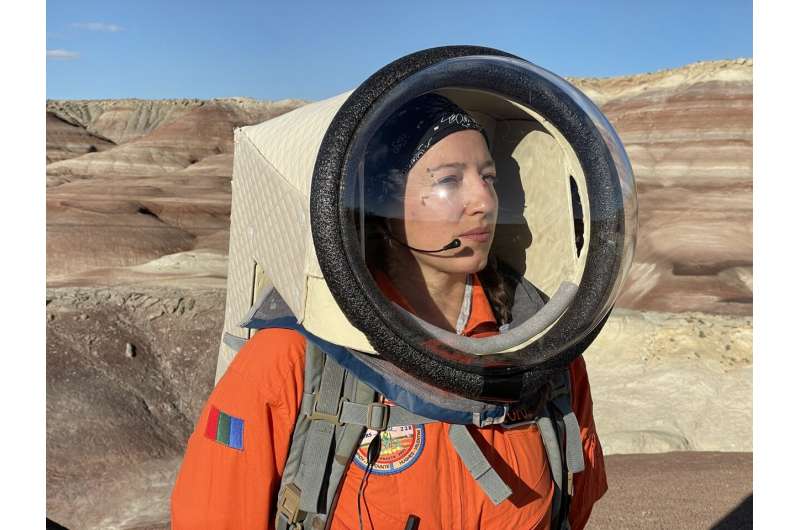Women in space analogues demonstrate more sustainable leadership