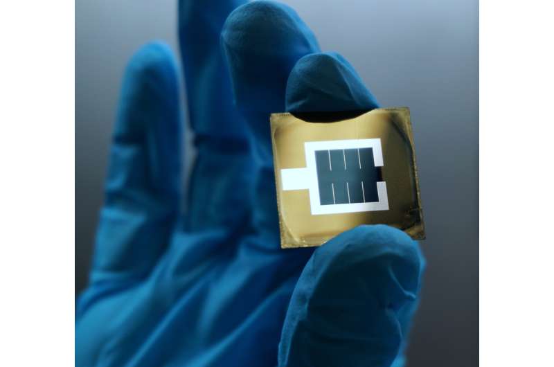 World record back at HZB: Tandem solar cell achieves 32.5 percent efficiency