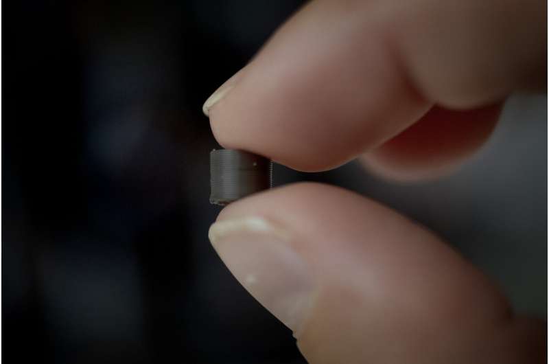 3D-printed plasmonic plastic enables large-scale optical sensor production