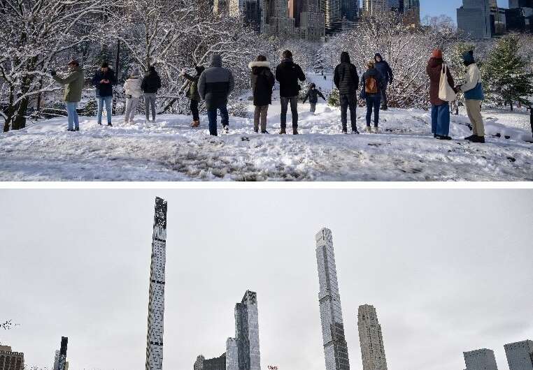 A combo of photos taken on January 7, 2022 (top) and January 13, 2023 (bottom) shows visitors standing at a viewpoint in Central
