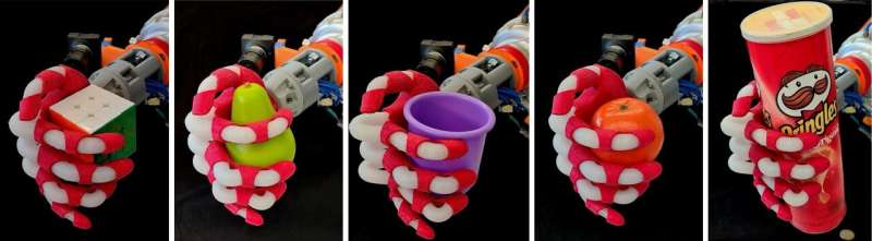 A soft and scalable robotic hand based on multiple materials