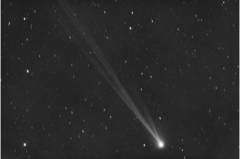 Across the Northern Hemisphere, now's the time to catch a new comet before it vanishes for 400 years