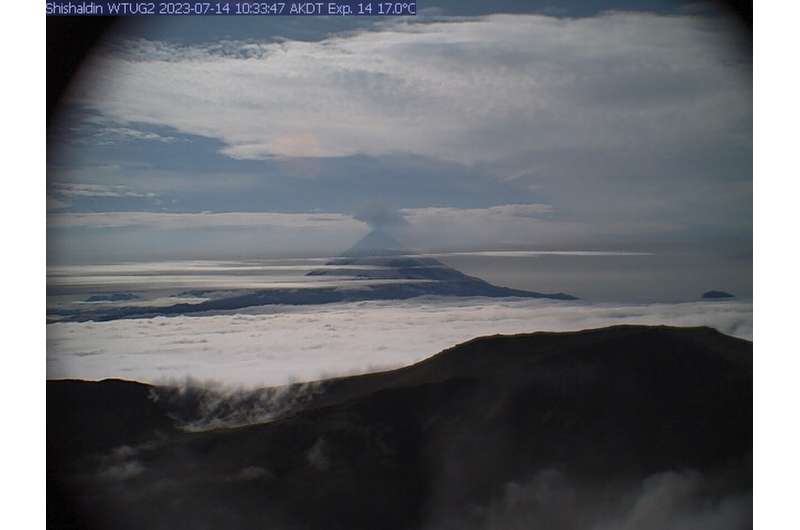 Alaska volcano spews ash cloud high enough to draw weather service warning for pilots