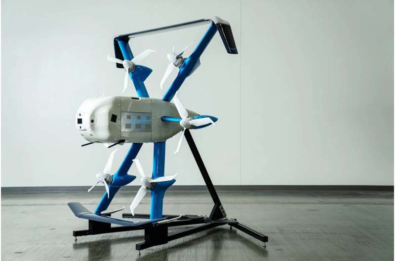 Amazon revela novo robô de armazém em forma humana, drone mais poderoso