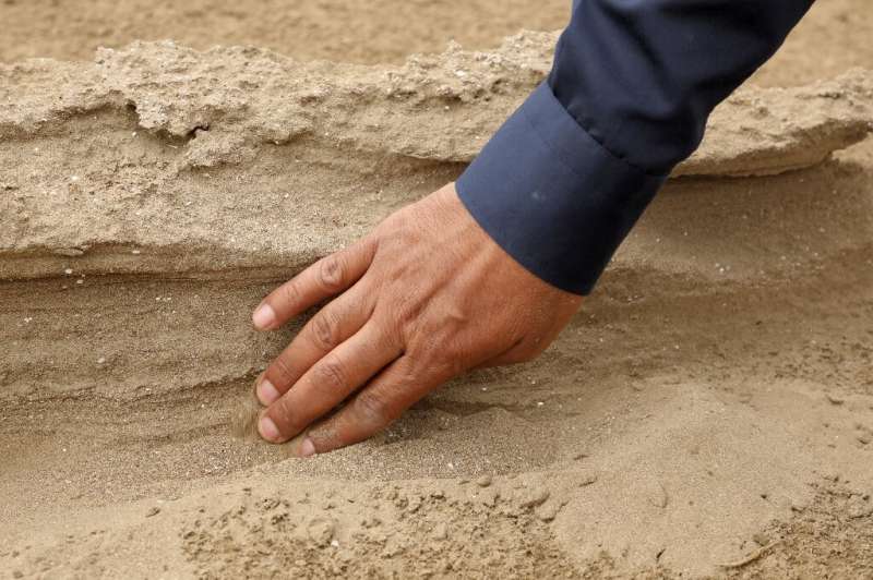 Los arqueólogos en Irak siempre han tenido que palear arena, pero ahora los volúmenes están creciendo