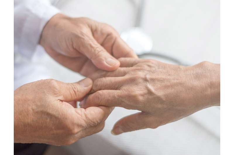 Arthritic hands: what works (and doesn't) to ease the pain?
