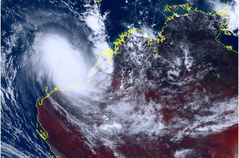 Australia's most powerful cyclone in 8 years to cross coast