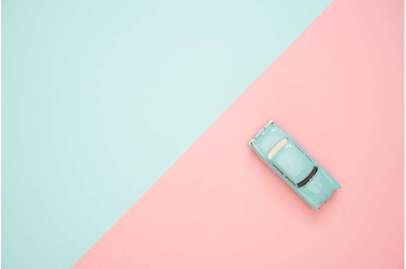 blue car pink car