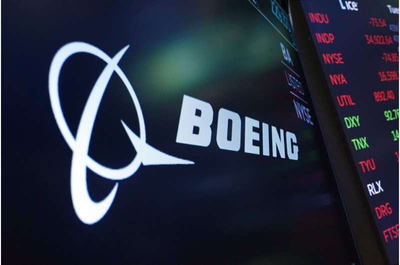 Boeing signs alternative fuel deal with Los Angeles startup to cut carbon footprint