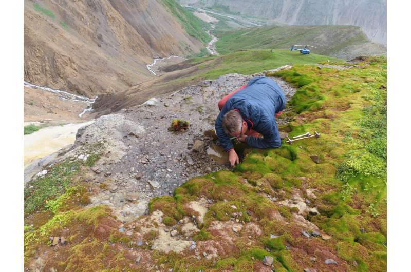 Bubble, bubble, more earthquake trouble? Geoscientists study Alaska's Denali fault