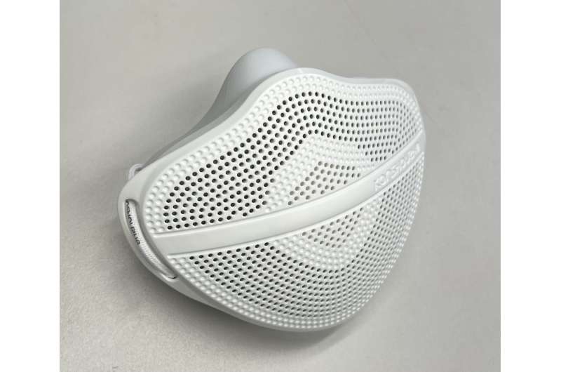 城大科学家研制出一种可吸入充能静电口罩，可长时间过滤空气，减少环境污染