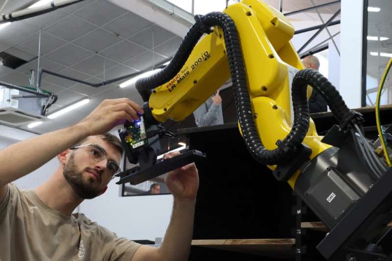 Combined with artificial intelligence, the Israeli-developed robots are designed to carefully grasp and pack a variety of items