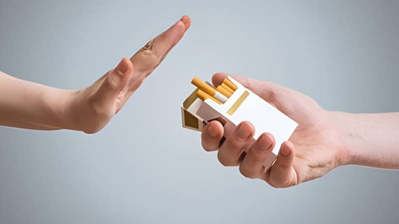 Decline in excess mortality seen in first decade after quitting smoking 