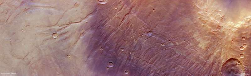 Deep fractures and water-carved valleys on Mars