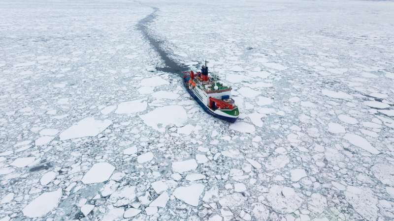 Более быстрое потепление в Арктике ускоряет повышение температуры на 2°C на восемь лет