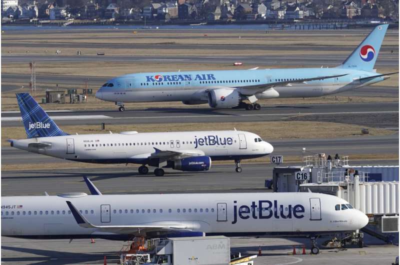 Flight disruptions cascade across US after computer outage