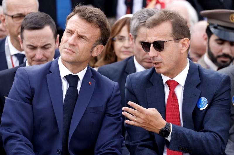 French President Emmanuel Macron (L) sat with Airbus boss Guillaume Faury during an opening aerial demonstration