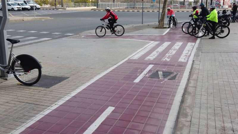 Goal: Safer bike lanes
